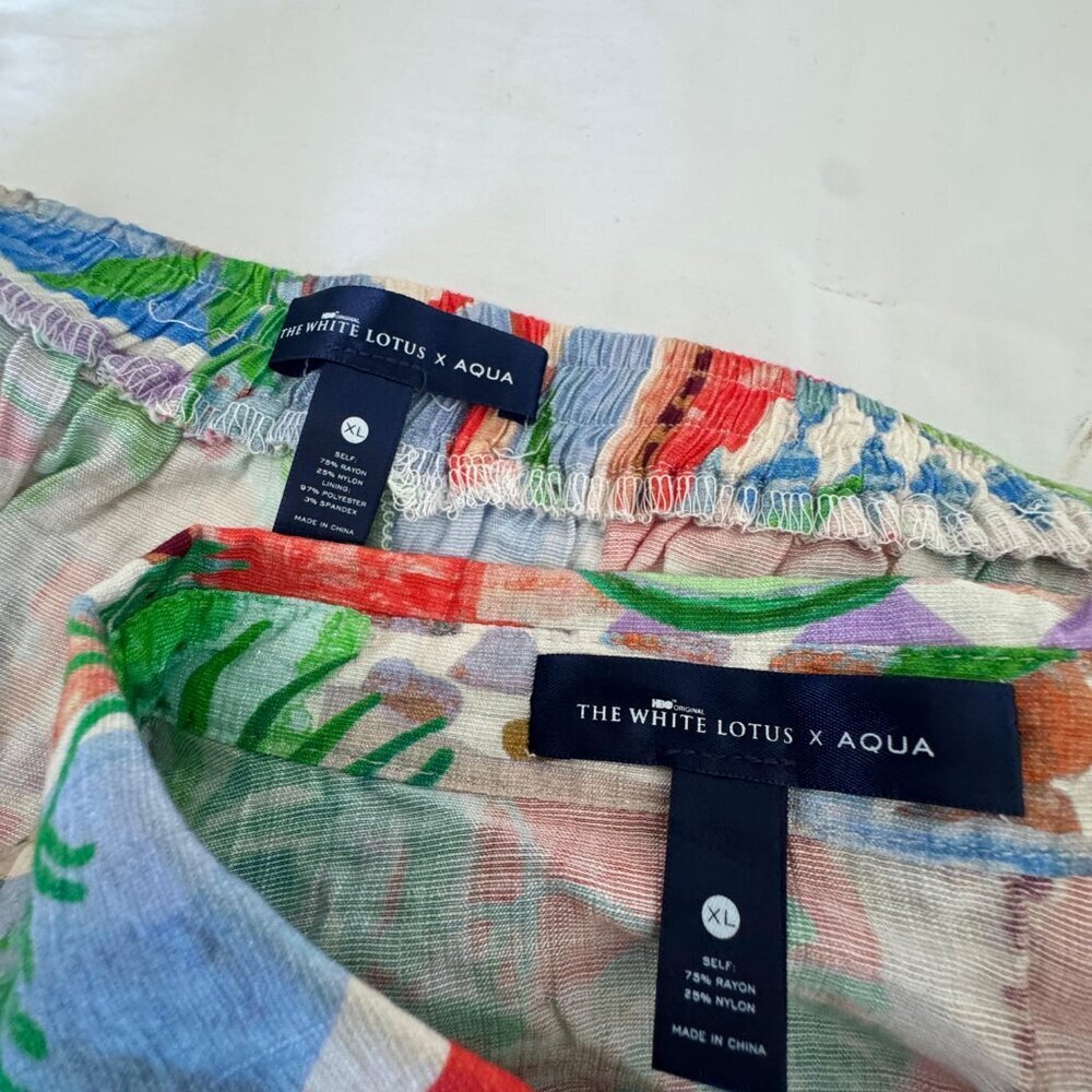 AQUA x White Lotus Tropical Print Short Set – XL - Picture 4 of 5